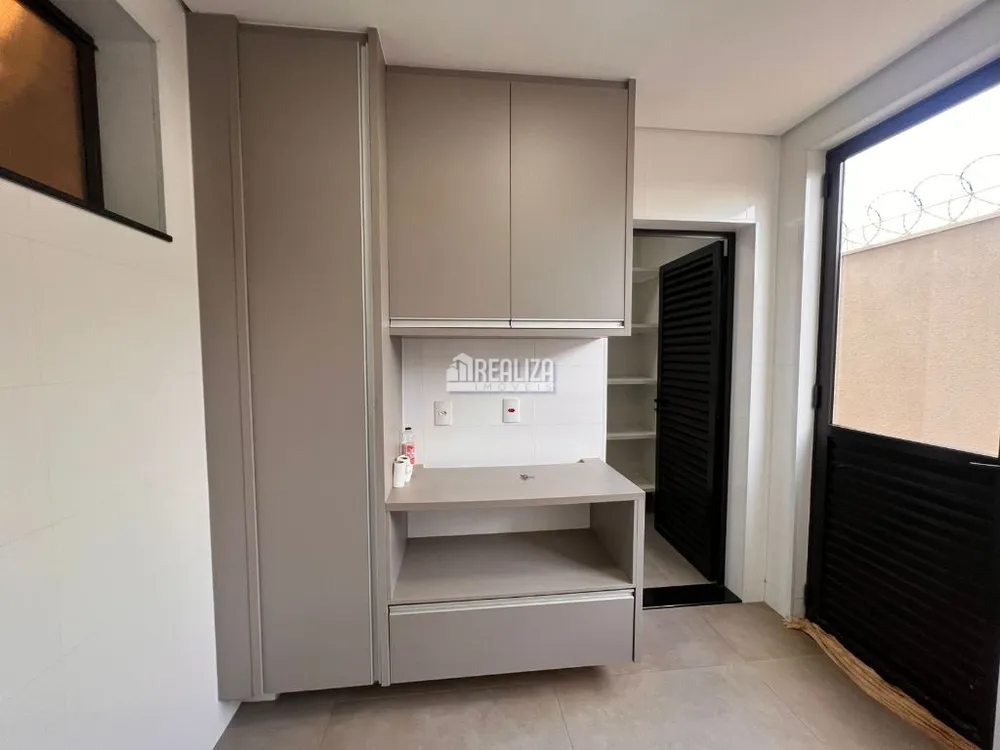 Casa, 4 quartos, 318 m² - Foto 2