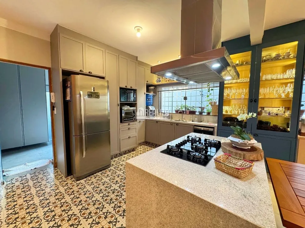 Casa, 3 quartos, 270 m² - Foto 2