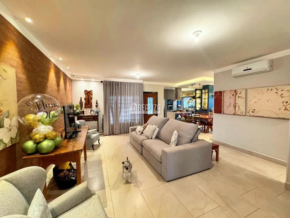 Casa, 3 quartos, 270 m² - Foto 1