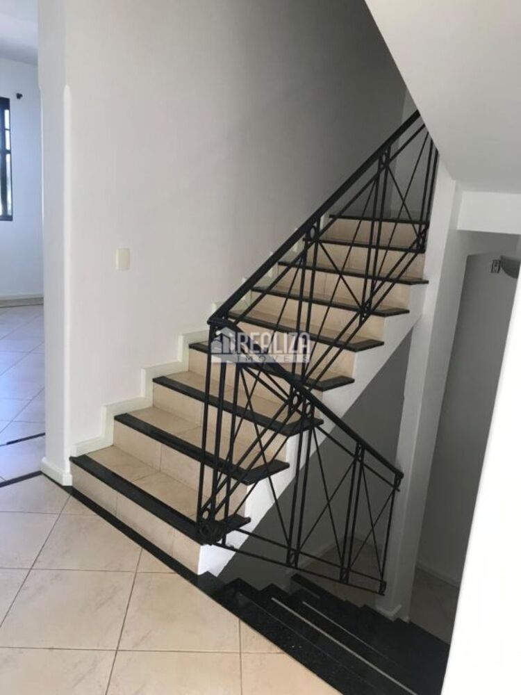 Casa à venda com 4 quartos, 312m² - Foto 2