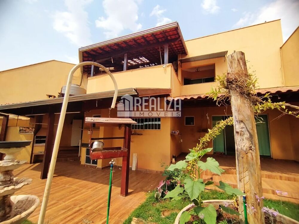 Casa, 3 quartos, 281 m² - Foto 1