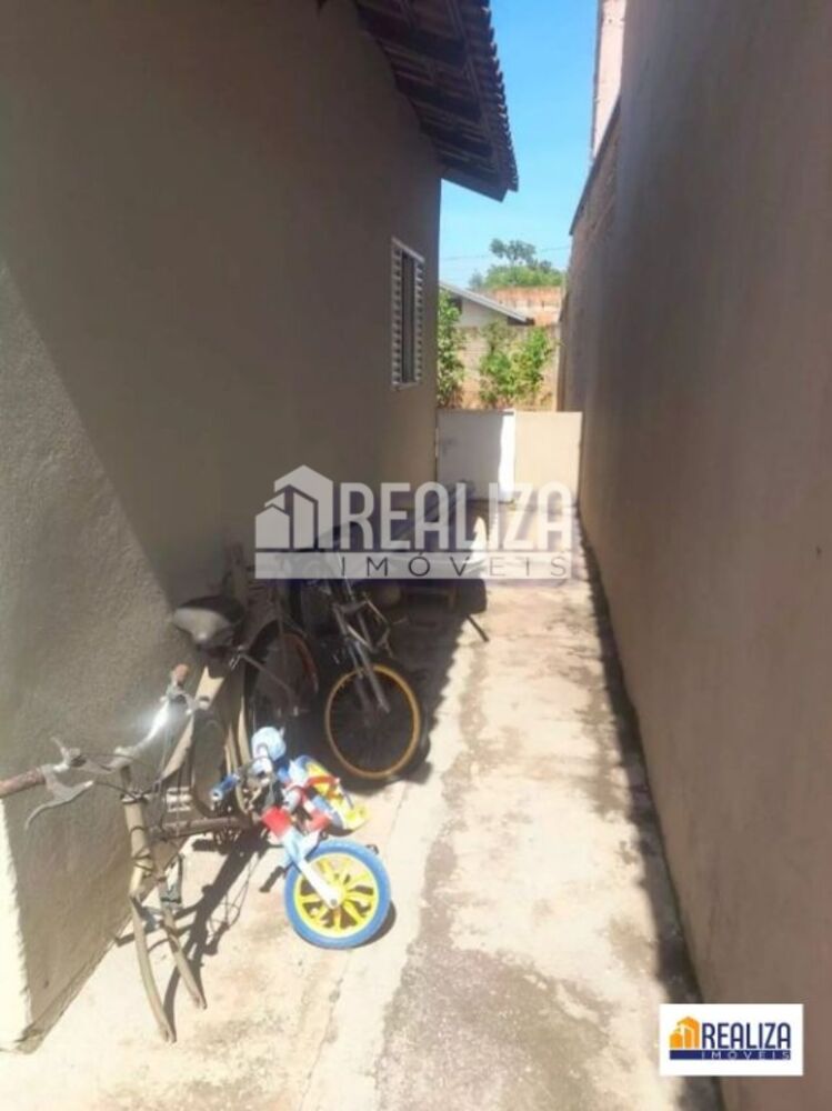 Casa à venda com 2 quartos, 70m² - Foto 2