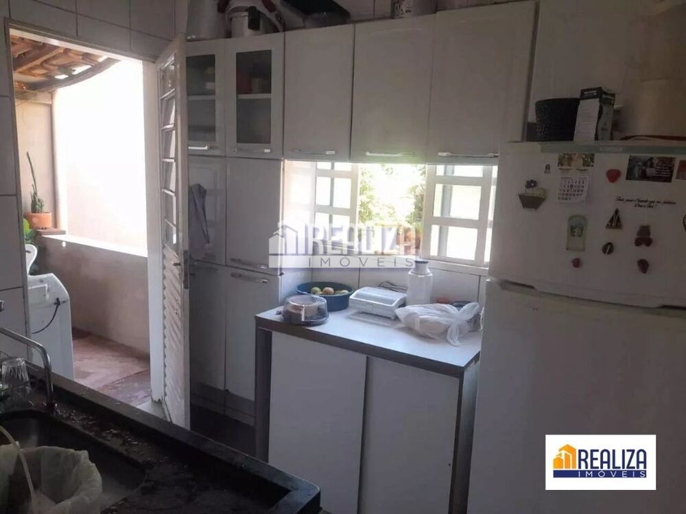Casa à venda com 2 quartos, 70m² - Foto 5