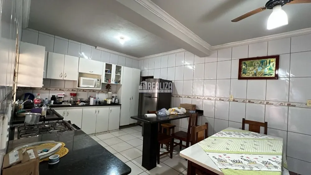 Casa, 4 quartos, 162 m² - Foto 1