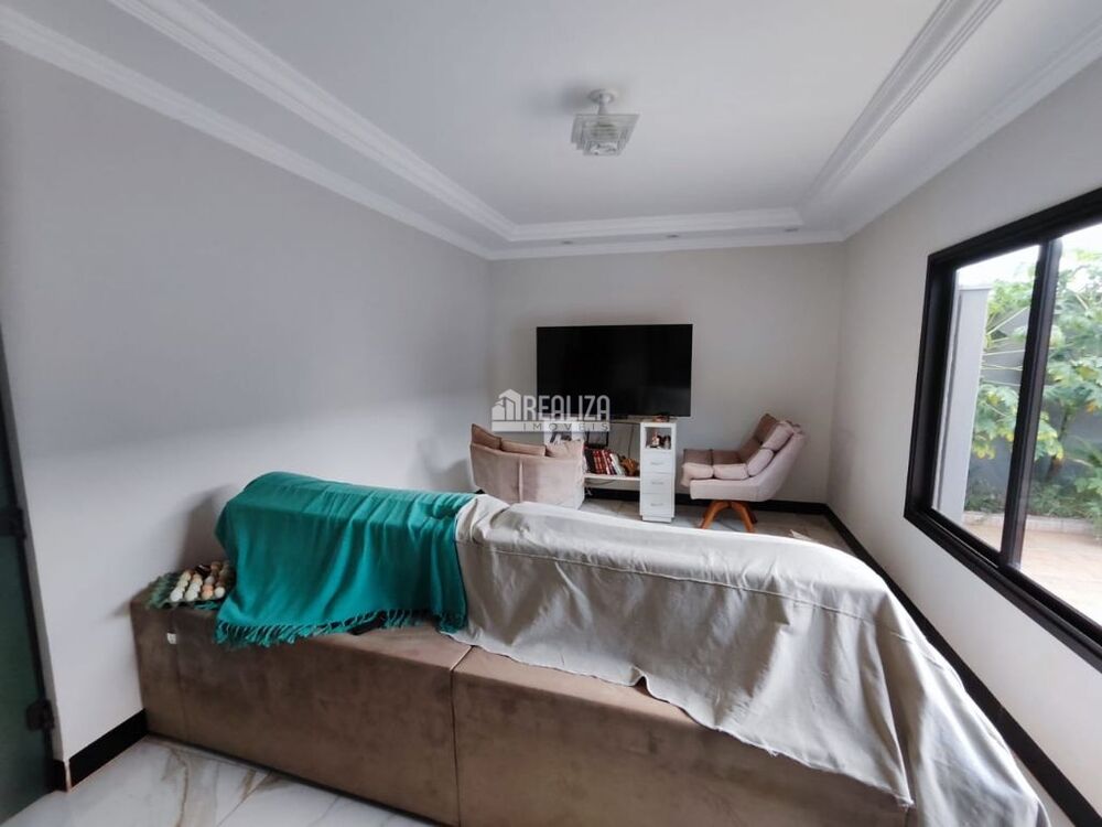 Casa, 3 quartos, 230 m² - Foto 2