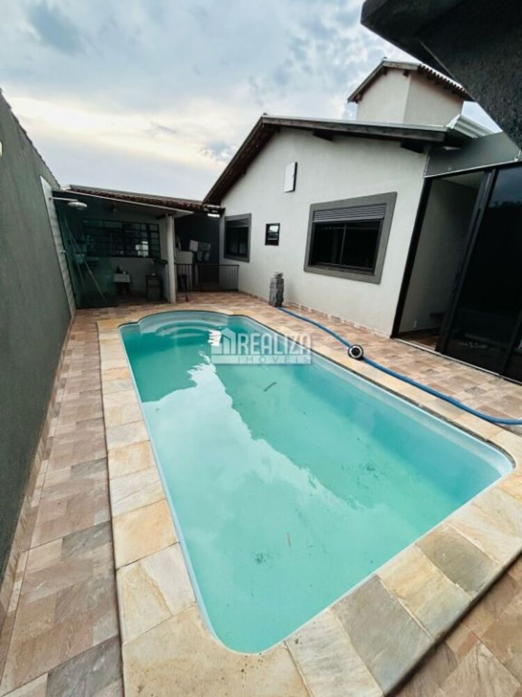 Casa, 3 quartos, 230 m² - Foto 1