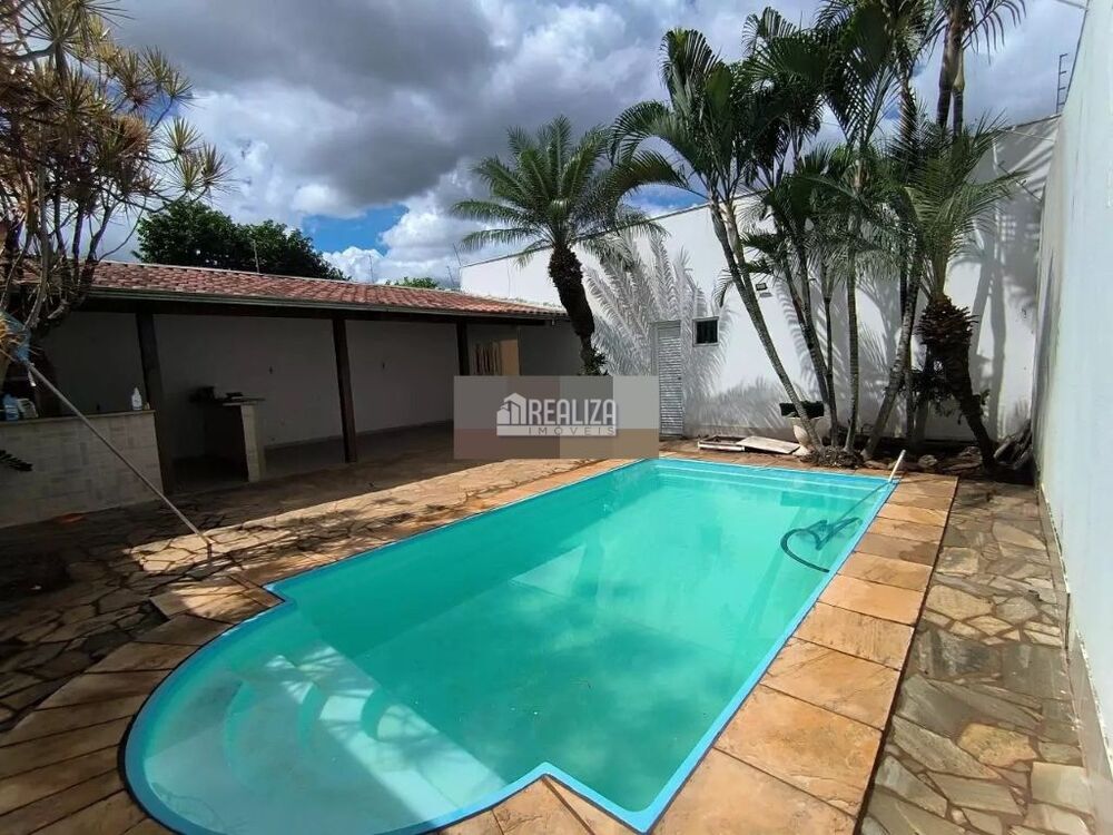 Casa à venda com 4 quartos, 170m² - Foto 1