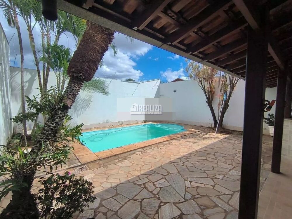 Casa à venda com 4 quartos, 170m² - Foto 2