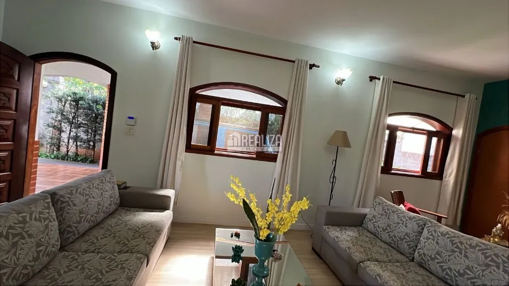 Casa, 4 quartos, 286 m² - Foto 1