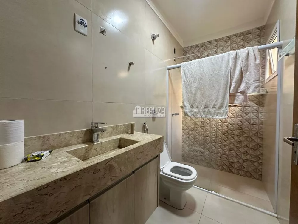 Casa, 3 quartos, 220 m² - Foto 1
