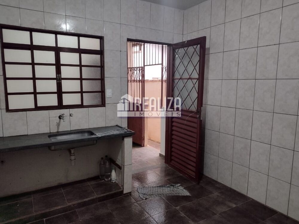 Casa à venda com 3 quartos, 150m² - Foto 1