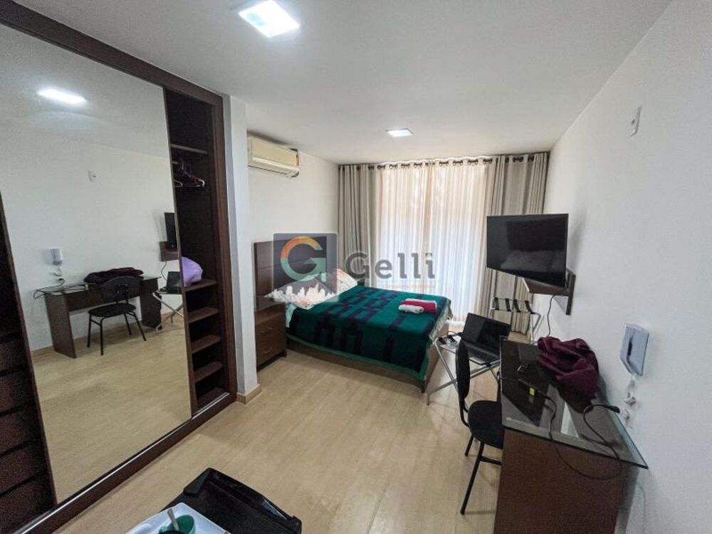 Casa à venda e aluguel com 7 quartos, 559m² - Foto 2