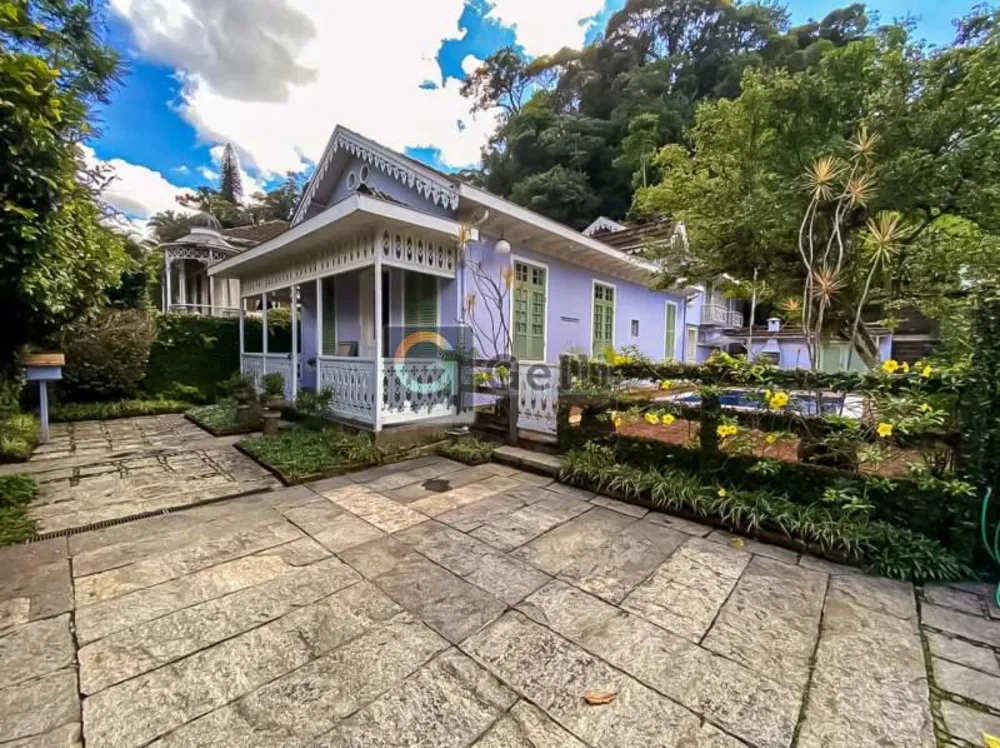 Casa, 3 quartos, 216 m² - Foto 1