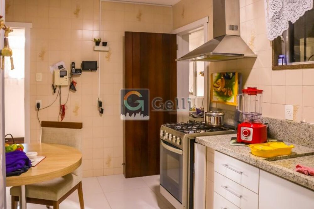 Casa à venda com 3 quartos, 258m² - Foto 4
