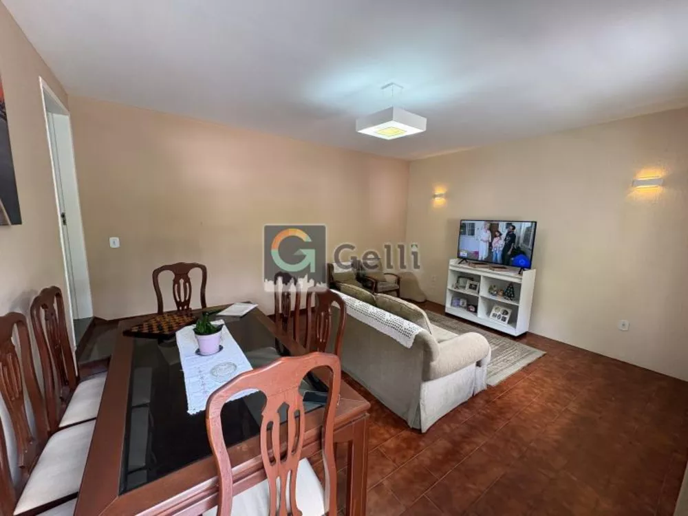 Casa, 3 quartos, 220 m² - Foto 1
