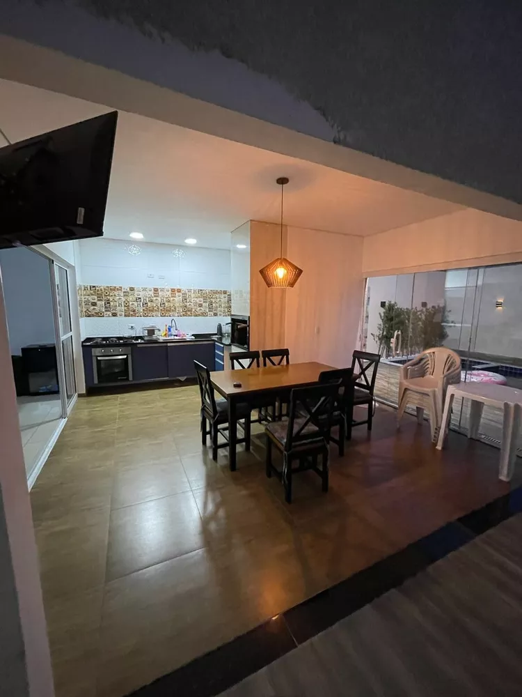 Casa à venda com 2 quartos, 105m² - Foto 3