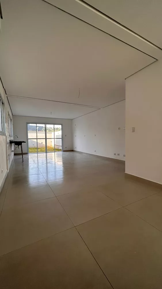 Casa à venda com 3 quartos, 108m² - Foto 2