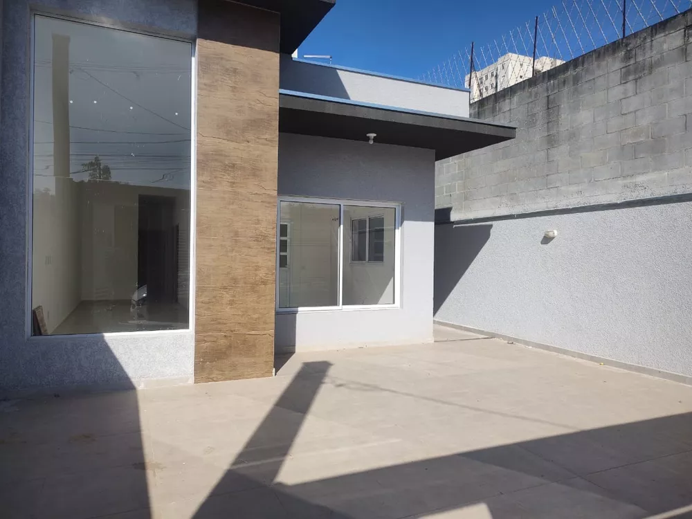 Casa à venda com 3 quartos, 90m² - Foto 1