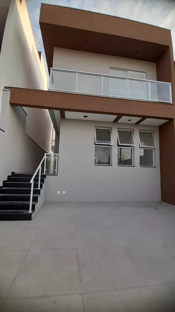 Casa à venda e aluguel com 3 quartos, 108m² - Foto 1