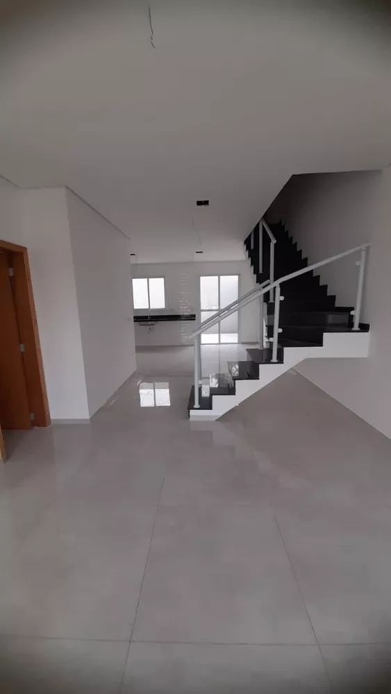 Casa à venda e aluguel com 3 quartos, 108m² - Foto 2