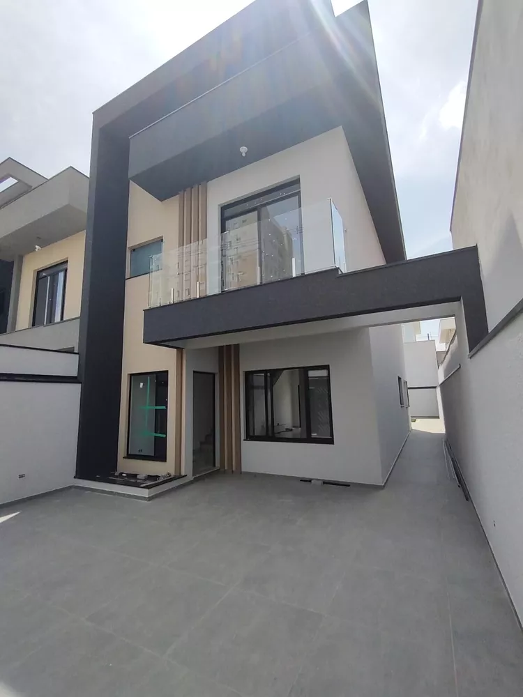 Casa à venda com 3 quartos, 134m² - Foto 1