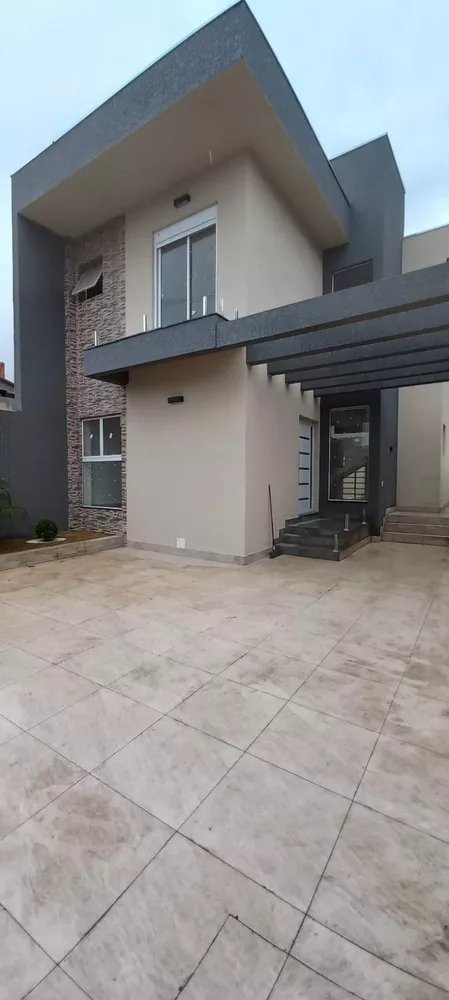 Casa à venda com 3 quartos, 105m² - Foto 1