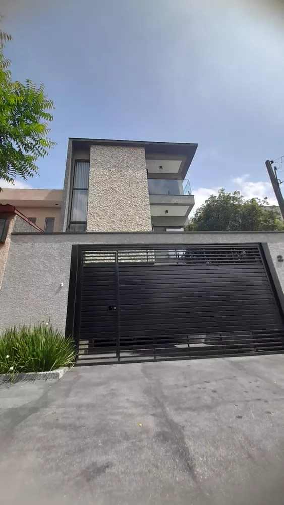 Casa à venda com 3 quartos, 180m² - Foto 1