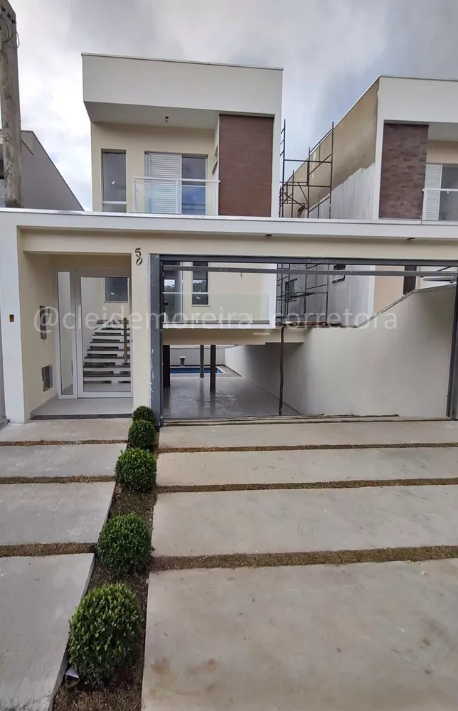 Casa à venda com 3 quartos, 160m² - Foto 1