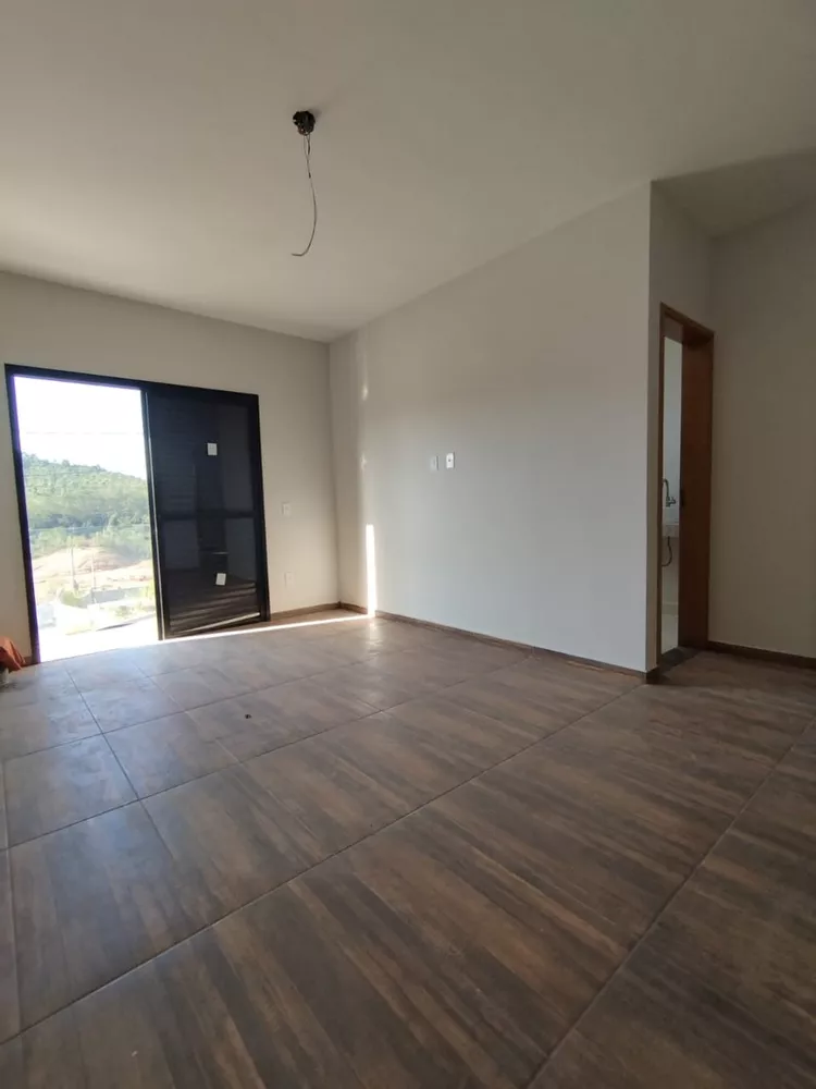 Casa à venda com 3 quartos, 138m² - Foto 2