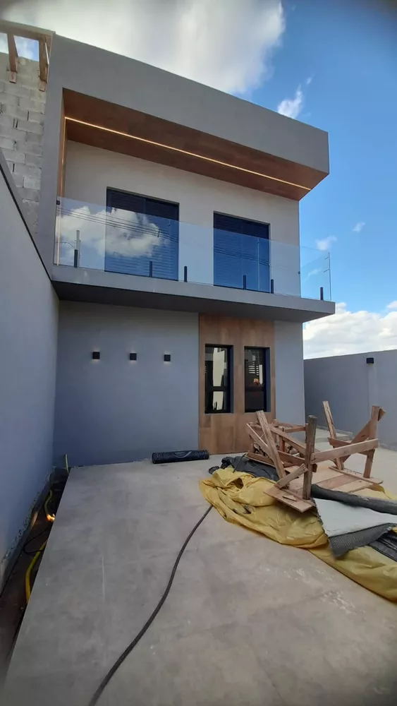 Casa à venda com 3 quartos, 150m² - Foto 1