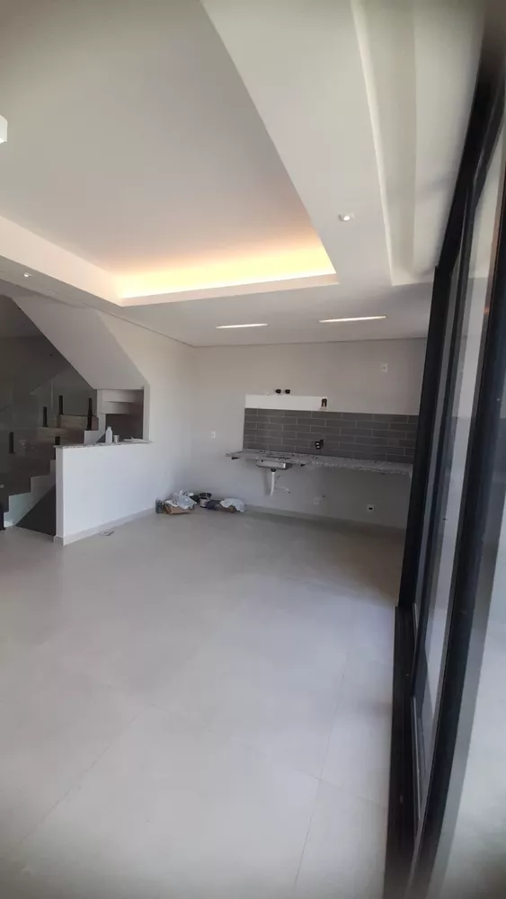 Casa à venda com 3 quartos, 150m² - Foto 3