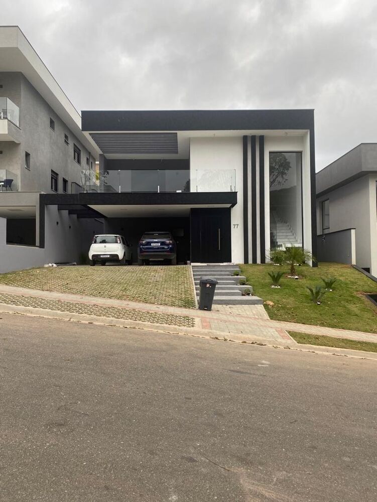 Casa à venda com 4 quartos, 310m² - Foto 1