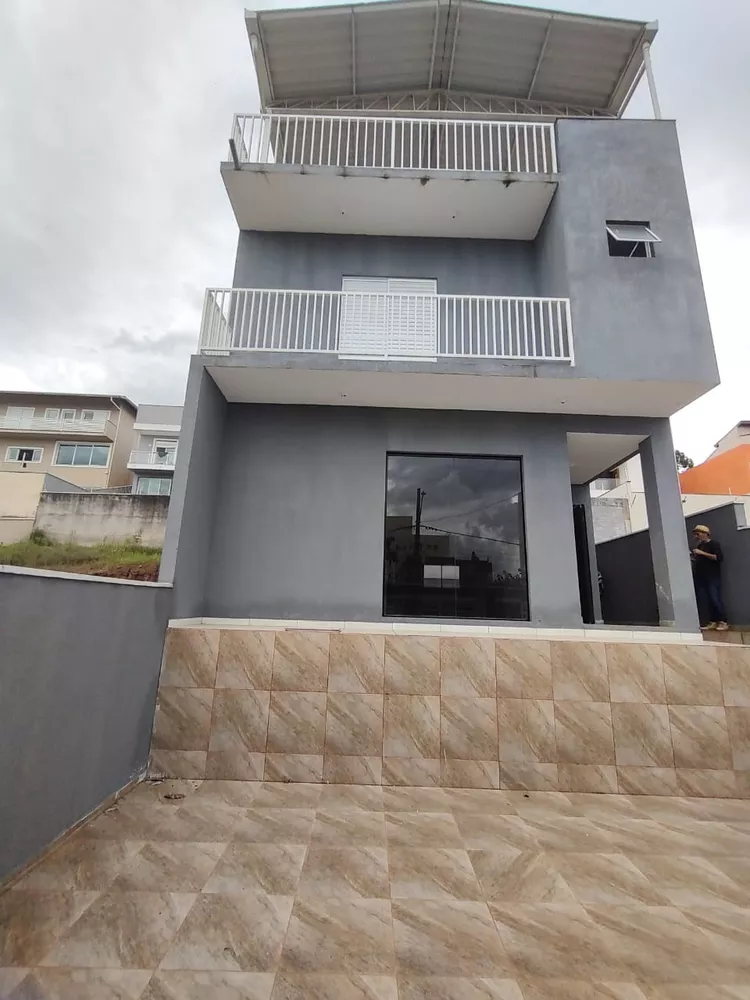 Casa à venda com 3 quartos, 255m² - Foto 1