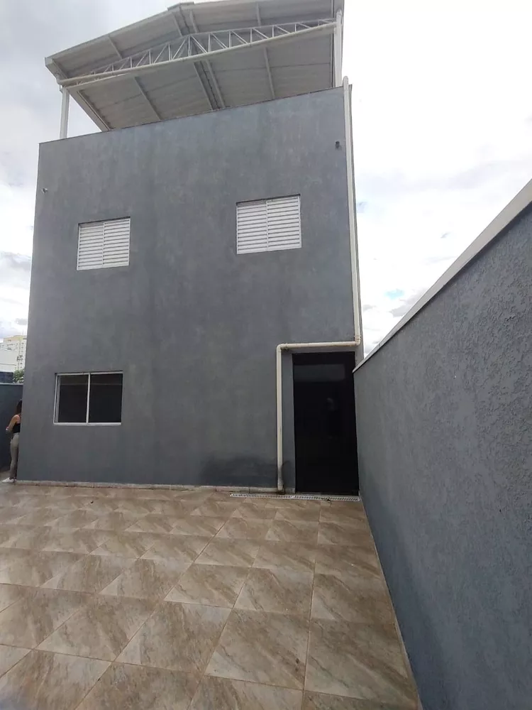 Casa à venda com 3 quartos, 255m² - Foto 2