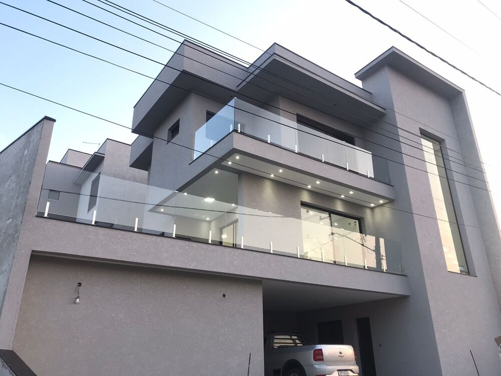 Casa à venda com 4 quartos, 331m² - Foto 1