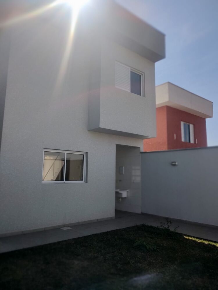 Casa à venda com 3 quartos, 90m² - Foto 4
