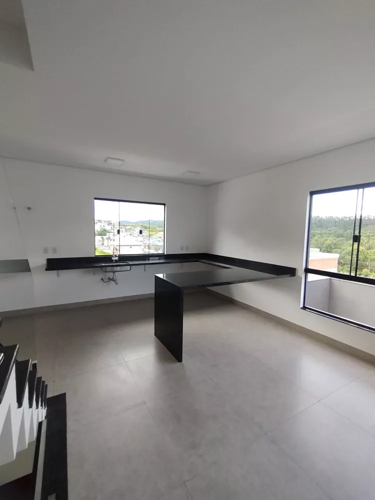 Casa à venda com 3 quartos, 178m² - Foto 3