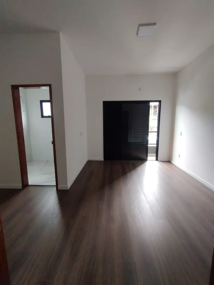 Casa à venda com 3 quartos, 178m² - Foto 2