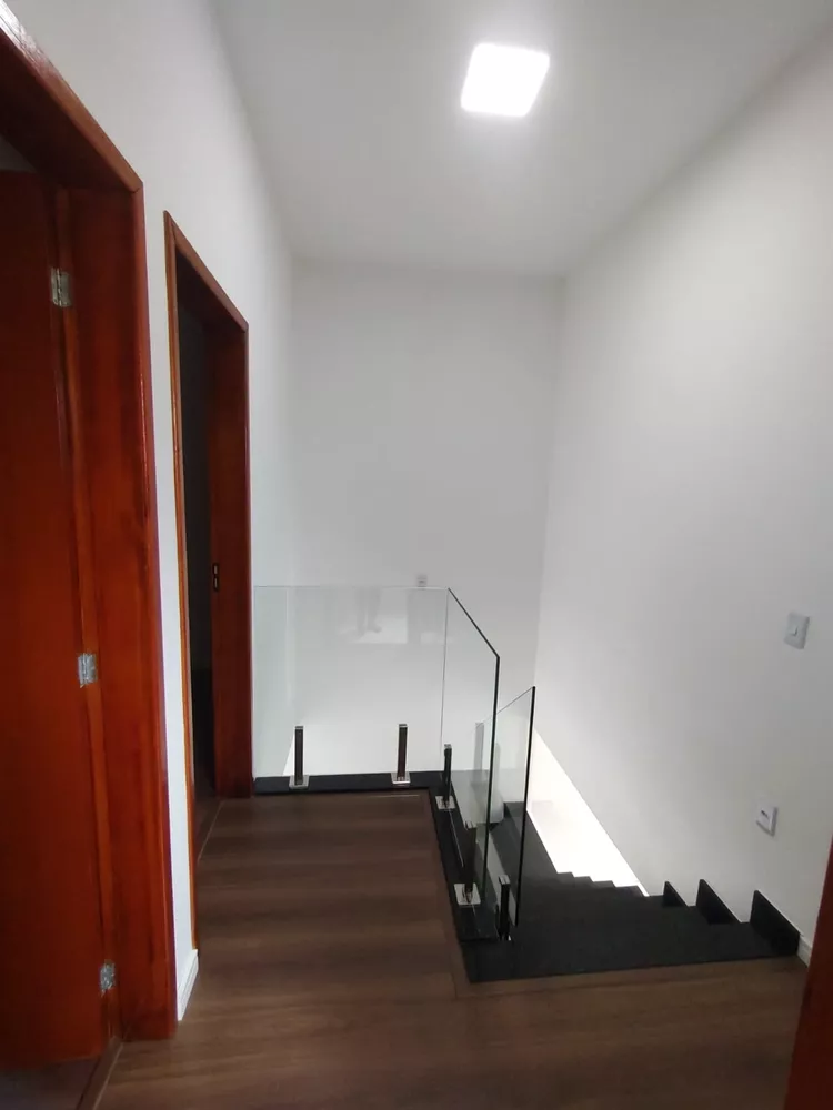 Casa à venda com 3 quartos, 178m² - Foto 4