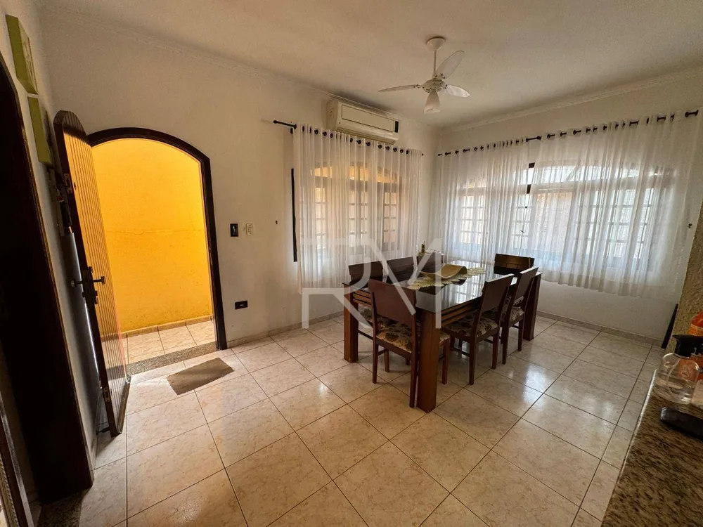 Casa, 5 quartos, 219 m² - Foto 1