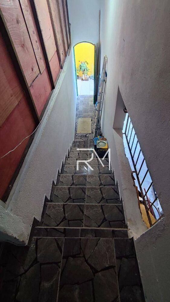 Casa à venda com 6 quartos, 261m² - Foto 4