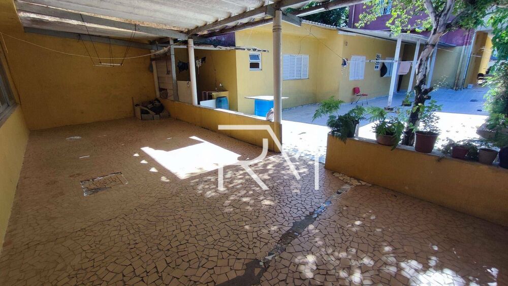 Casa à venda com 6 quartos, 261m² - Foto 17