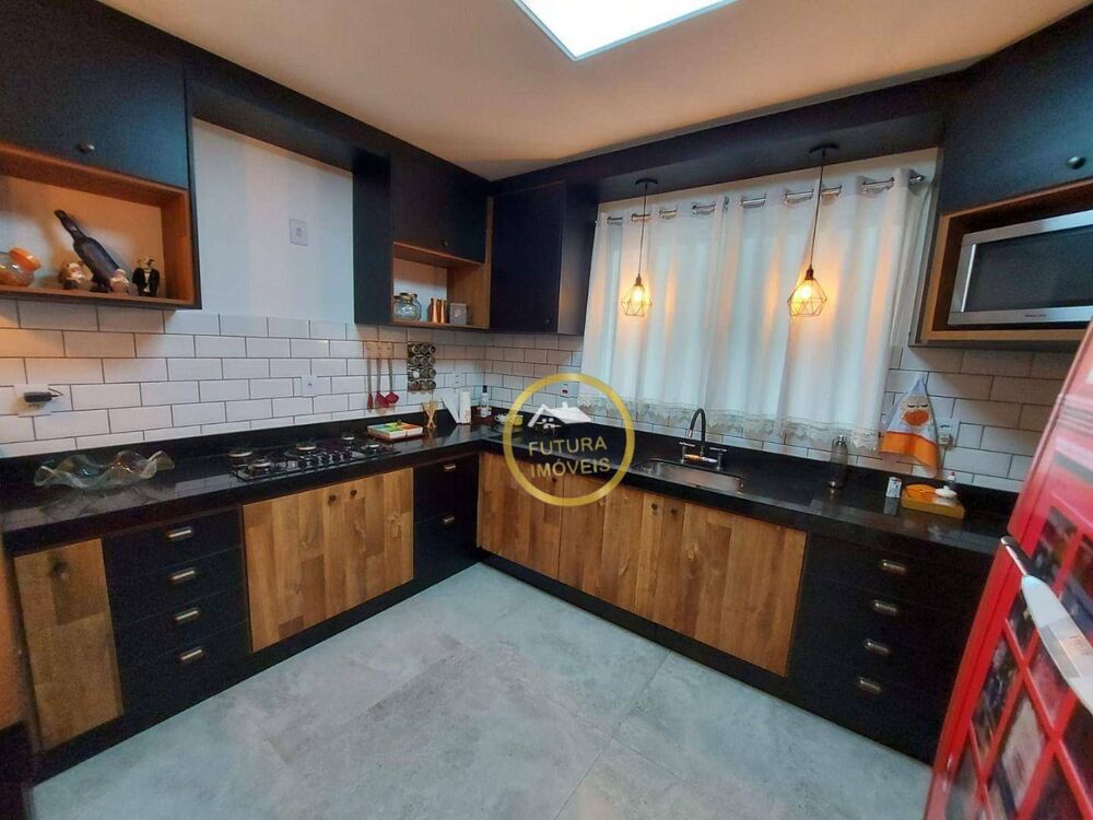 Casa, 3 quartos, 184 m² - Foto 1