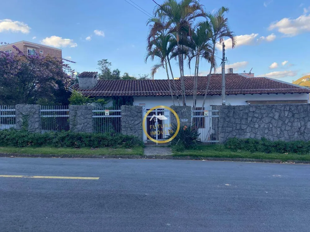 Casa, 6 quartos, 280 m² - Foto 1
