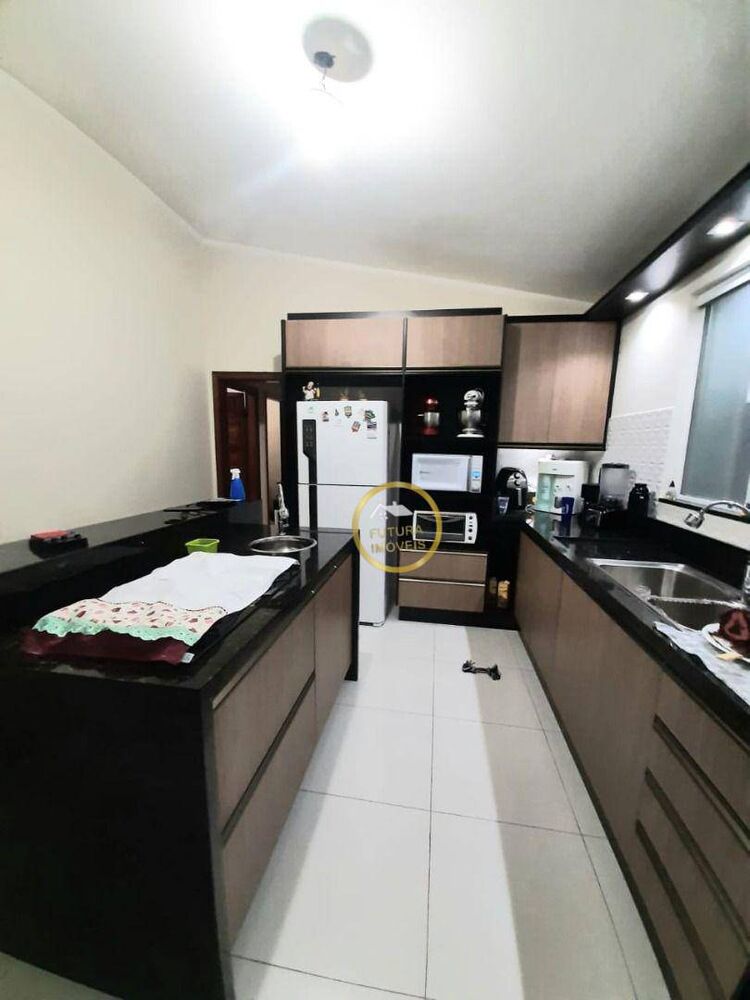 Casa, 3 quartos, 207 m² - Foto 3