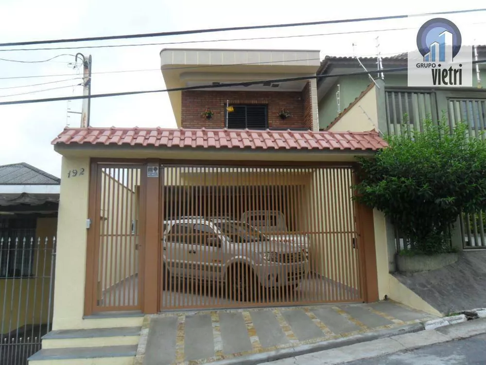 Sobrado à venda com 3 quartos, 210m² - Foto 1