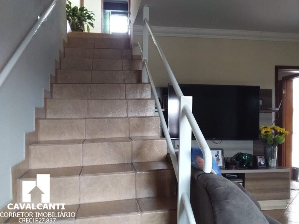Casa à venda com 4 quartos, 250m² - Foto 2