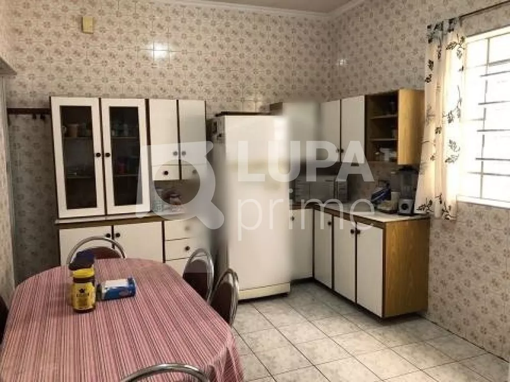 Casa à venda com 2 quartos, 220m² - Foto 4