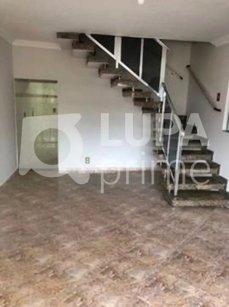 Casa à venda com 3 quartos, 115m² - Foto 3