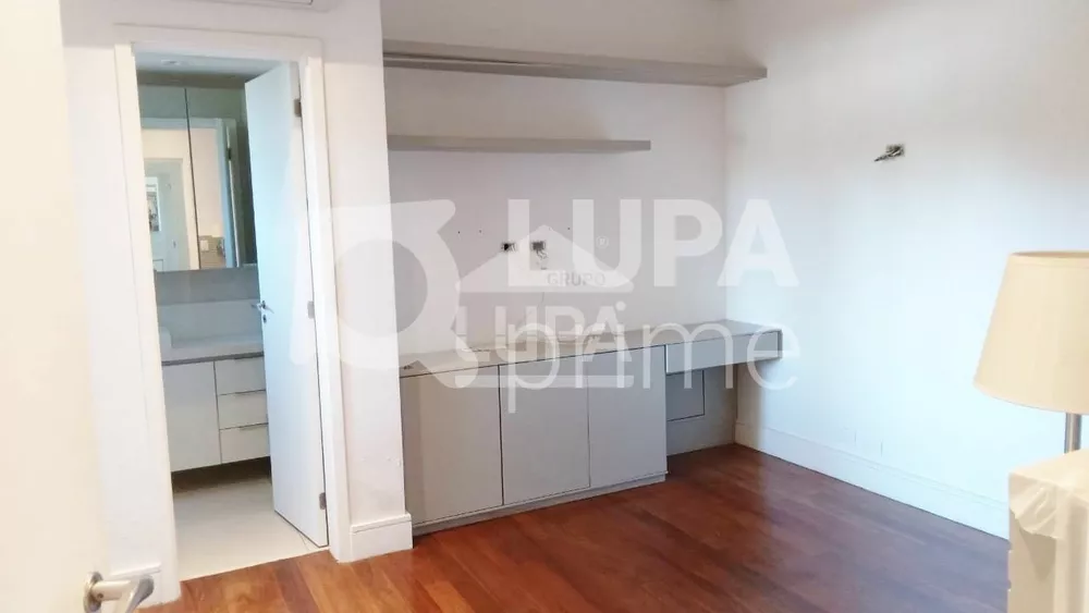 Apartamento para alugar com 3 quartos, 270m² - Foto 12